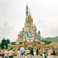 O nuntă care ar fi trebuit să aibă loc la Disneyland, anulată după ce organizatorii au aflat că presupusa mireasă (…)