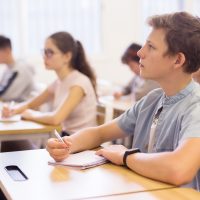 Studiu: Aproape jumătate dintre români cred că școala românească a funcționat mai bine în comunism | AUDIO
