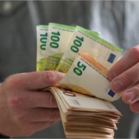 Un maistru militar din București a fost reținut pentru că încerca să vândă bancnote false | AUDIO