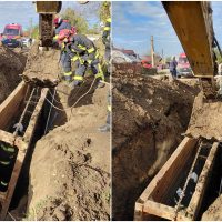 Prahova: Cei doi muncitori prinși sub pământ, în timpul unor lucrări de canalizare în localitatea Gherghița, au (…)