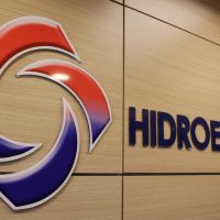 Fostul ministru al Energiei, Sebastian Burduja, și actualul ministru i-ar fi protejat pe cei doi șefi ai (…)