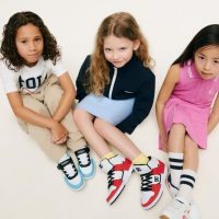 Stil și durabilitate în curtea școlii și cum găsești pantofi fete care să reziste la joacă și activități intense (P)