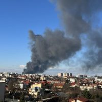 Ministerul Mediului: Norul de fum de la incendiul din sectorul 6 se îndreaptă spre estul și sud-estul Capitalei