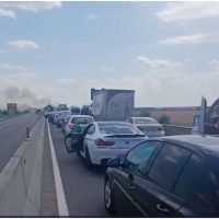 Prahova: Incendiu la un lan de grâu situat în zona Centurii de Vest, paralel cu DN1 | VIDEO