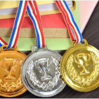 Elevii olimpici nu vor mai primi burse de excelență, însă vor putea intra la liceu sau facultate fără concurs | (…)