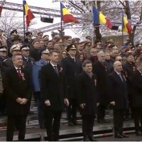 Ce i-au spus unii români la parada militară președintelui Nicușor Dan. Șeful statului nu a dorit să comenteze despre (…)