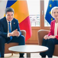 Nicuşor Dan şi şefa Comisiei Europene, vizită comună în Portul Militar Constanţa şi la Baza 57 Aeriană „Mihail (…)