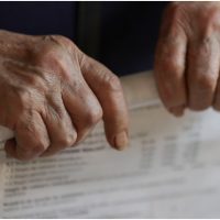 Mai mulți pensionari s-au trezit cu rate la Casa de Ajutor Reciproc a Pensionarilor, după ce un asistent medical (…)