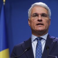 Dragoș Pîslaru, despre „afacerea” microbuzelor școlare prin bani din PNRR: „În timp ce strângem cureaua și facem (…)