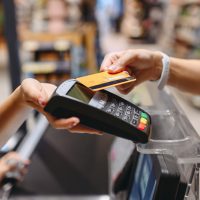 STUDIU: Cât sunt așteptați românii să cheltuiască în acest an în perioada reducerilor de „Black Friday” | AUDIO