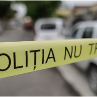 Ilfov: Copil de doi ani și opt luni, găsit decedat într-un apartament din Otopeni. Suspectul s-a închis în casă și (…)