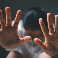 Călărași: Femeie înjunghiată de fostul partener într-un centru maternal | AUDIO