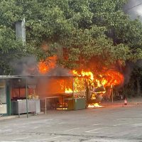 Incendiu în această dimineață într-o piață de vechituri din Timișoara | GALERIE FOTO