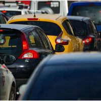 O nouă regulă pentru fluidizarea traficului a trecut de Senat. Ce presupune „regula fermoarului”. Șoferii care nu o (…)