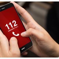 O femeie urcată cu forţa într-o maşină de soţul cu care nu mai locuieşte. Abandonată apoi pe o stradă | VIDEO