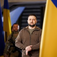 Zelenski nu va merge singur să se întâlnească cu Putin. Liderii europeni se tem să nu se repete scena din Biroul (…)