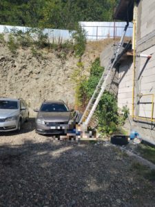 Tragedie la Târgu-Neamț: Un bărbat de 47 de ani și-a pierdut viața după ce a căzut de la o înălțime de 5 metri