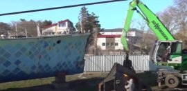 Vaporașele amplasate la intrările din Constanța, devenite simboluri ale orașului, sunt demontate după aproape 20 de ani