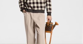 Geanta bărbătească în formă de stropitoare care costă 5.000 de euro. Cererea e atât de mare, că o comandă durează 3&nbsp;(…)