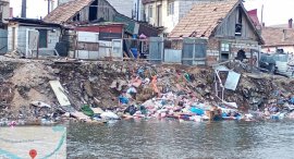 Someșul, în apropiere de Cluj Napoca, sufocat de gunoaie / Primarul din Florești: 975 de tone de deșeuri au fost&nbsp;(…)