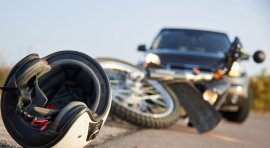 Trei motociclete, implicate într-un accident rutier produs la intrarea în Deva. Două persoane, preluate de ambulanțe