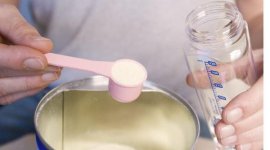 Alertă de sănătate! Danone retrage de la vânzare un lot de lapte praf pentru bebeluși