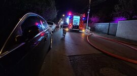 Incendiu puternic în București! Focul a cuprins patru case din Sectorul 5
