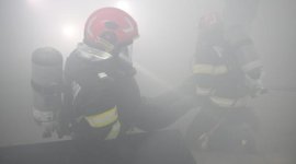 Misiune suspendată peste noapte. Pompierii reiau duminică lupta cu incendiul de la Ilova