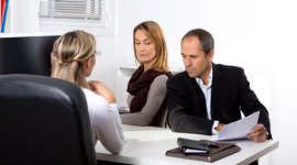 Țeapă imobiliară: 13 apartamente vândute de mai multe ori. Trucul folosit pentru a evita notarul