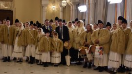 Nicușor Dan i-a primit pe colidători la Palatul Cotroceni. Șeful statului nu a renunțat la carnețel nici când i-a&nbsp;(…)