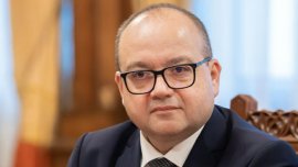 "România a fost salvată în 2025 de pe marginea prăpastiei" - Consilierul lui Nicușor Dan îi sfidează pe&nbsp;(…)