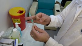Cum încearcă cercetătorii clujeni să dezvolte vaccinuri împotriva superbacteriilor cu ajutorul AI