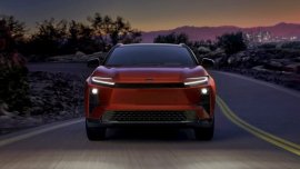 Cel mai accesibil SUV eletric de la Toyota va face valuri în 2026. Se lansează în curând cu autonomie de 500 km