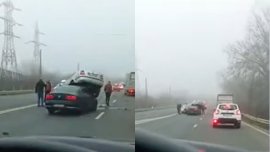 Carambol pe DN22B, în Galați! O mașină a rămas suspendată pe un alt autoturism în urma impactului