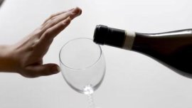 Dry January: o lună fără alcool, îmbunătățește somnul și sănătatea fizică și mentală
