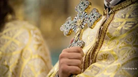 S-a întors din străinătate și și-a găsit soția cu gemeni: Preotul satului ar fi recunoscut păcatele, iar Episcopia&nbsp;(…)