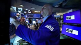 Sute de milioane de dolari câștigate din pariuri pe petrol, cu doar câteva minute înainte de anunțul lui Donald&nbsp;(…)