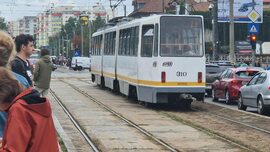 București: O femeie a fost grav rănită de un cablu rupt de tramvai. Circulația mai multor linii e blocată