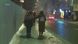 Vremea înșelătoare a făcut zeci de victime. Oamenii au ajuns la spital, după ce au alunecat pe gheață