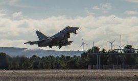 Alertă în Tulcea, după ce Forţele Aeriene Române au detectat o ţintă în apropierea spaţiului aerian al ţării