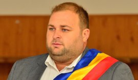 Primar din Mureş, retinut pentru că ar fi furat curent. Poliţiştii au făcut 20 de percheziţii domiciliare