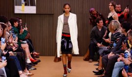 Marni FW26: Meryll Rogge revine la codurile esențiale ale casei