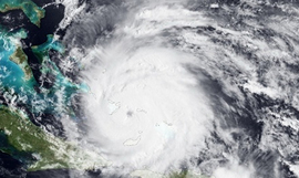 Uraganul Irene loveşte SUA