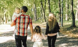 Cât trebuie să câștige o familie cu doi copii pentru un trai decent