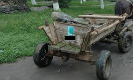 Un copil de 12 ani a fost izbit de o mașină după ce a căzut dintr-o căruță aflată în mers