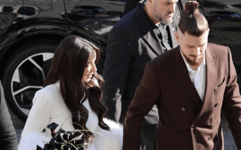 EXTRA Soacrele, apariții spectaculoase la nunta lui Radu Drăguşin! Cum au venit îmbrăcate mama fotbalistului şi&nbsp;(…)