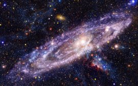 Cea mai veche galaxie „moartă” cunoscută a fost sufocată de propria gaură neagră supermasivă