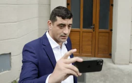 Alienarea susținătorilor AUR. Ce a rămas din „Sorin, fii cuminte!” și „nu te da fată virgină”?