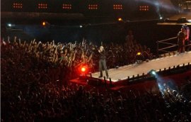 Un muncitor a fost la un concert de canțonete în Bari și a fost concediat și obligat să plătească 5.000 de euro&nbsp;(…)