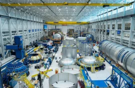 Jeff Bezos lansează o rețea de 5.408 sateliți pentru comunicații și centre de date